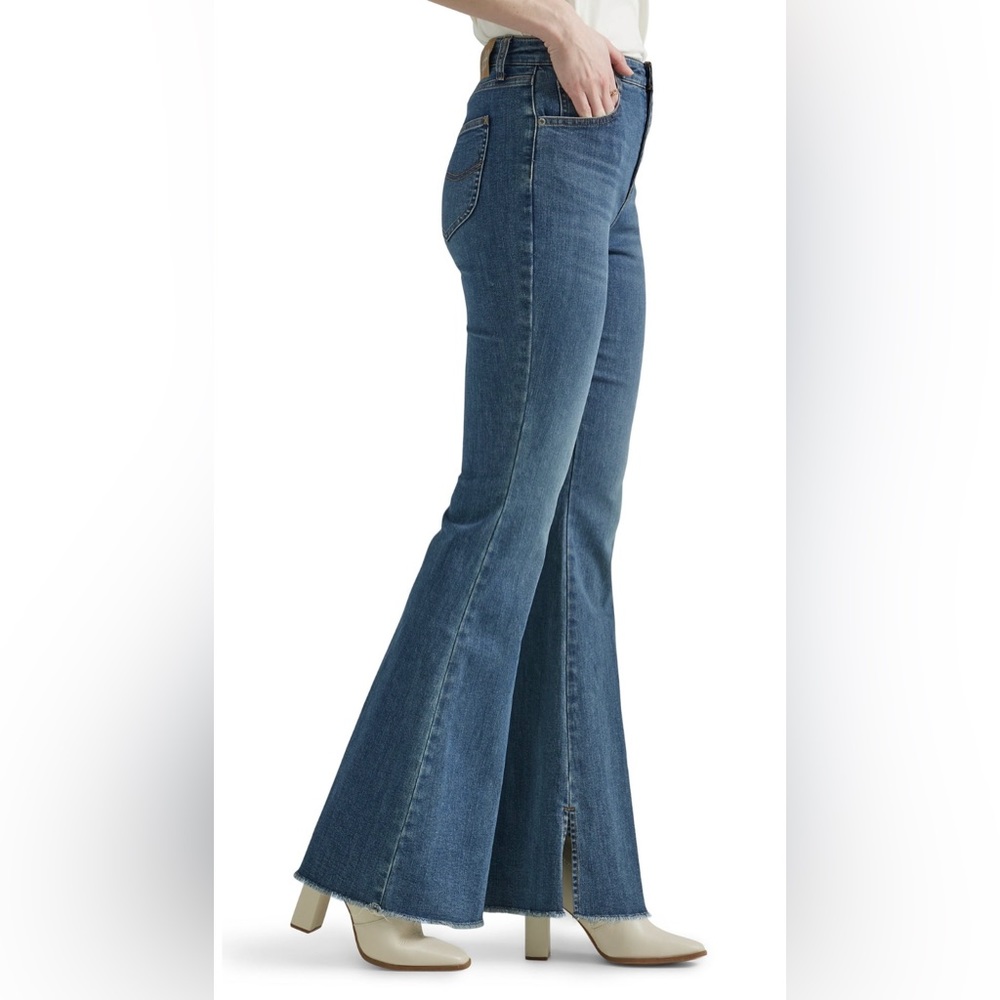 Lee® Women's Heritage High Rise Flare Jean with Raw Hem Size 4 M